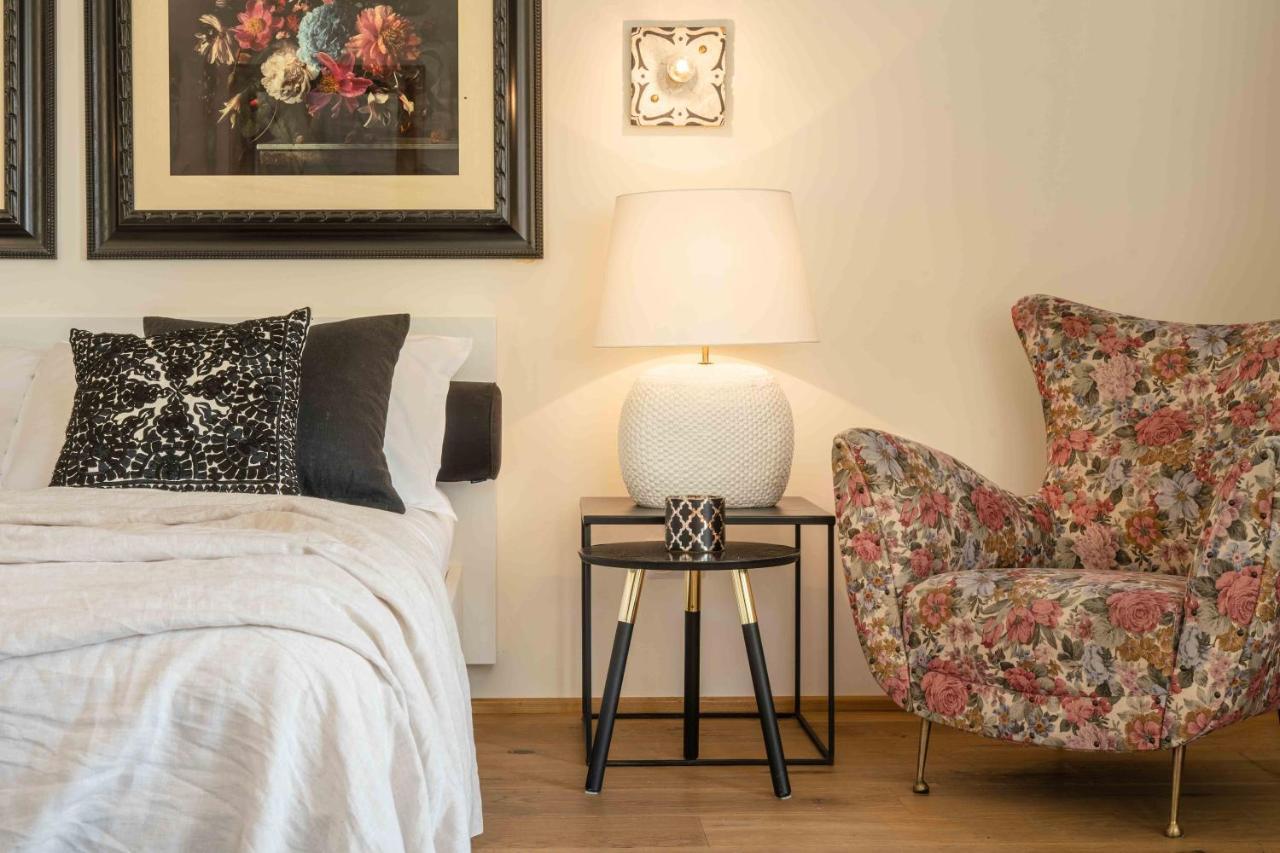Casavostra - Ambience Suites Ostra Vetere Luaran gambar