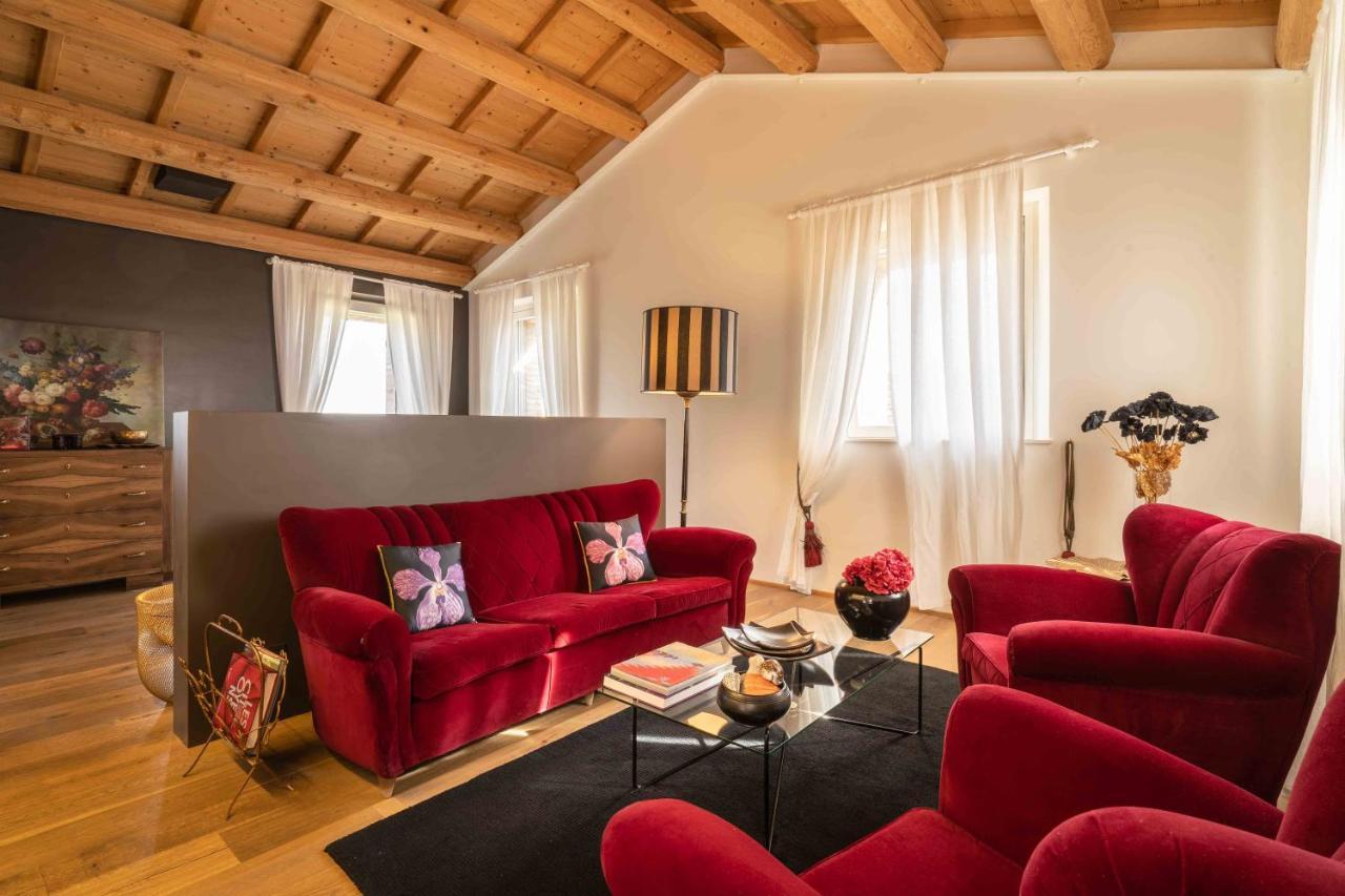 Casavostra - Ambience Suites Ostra Vetere Luaran gambar